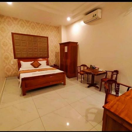 Khach San Tuong Vy Hotel Rạch Giá Buitenkant foto