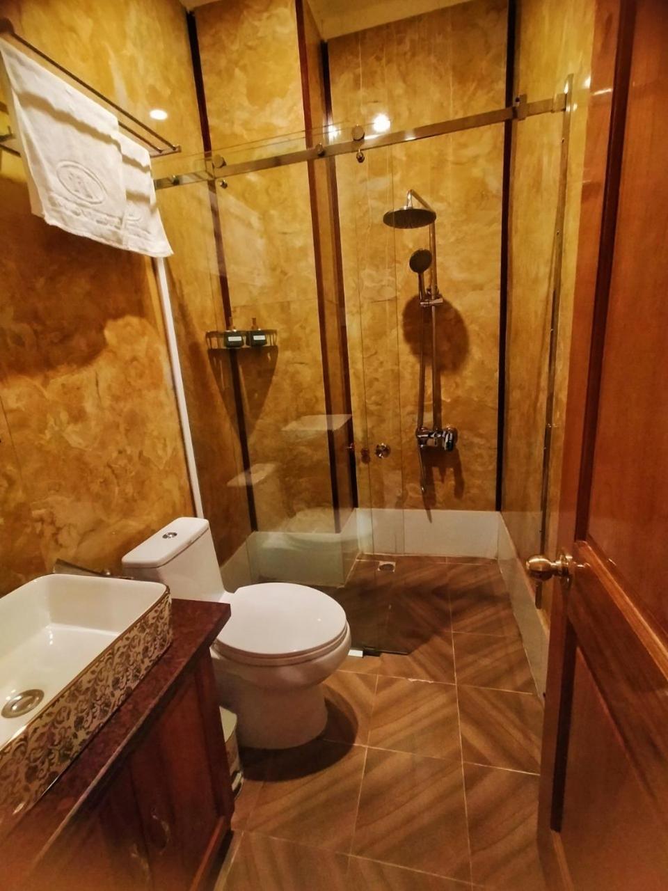 Khach San Tuong Vy Hotel Rạch Giá Buitenkant foto