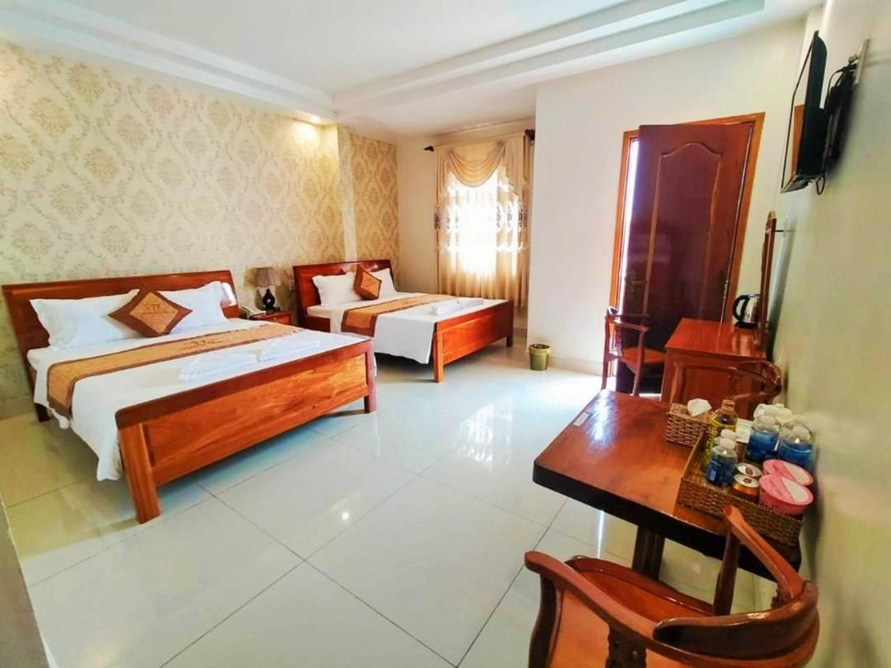 Khach San Tuong Vy Hotel Rạch Giá Buitenkant foto