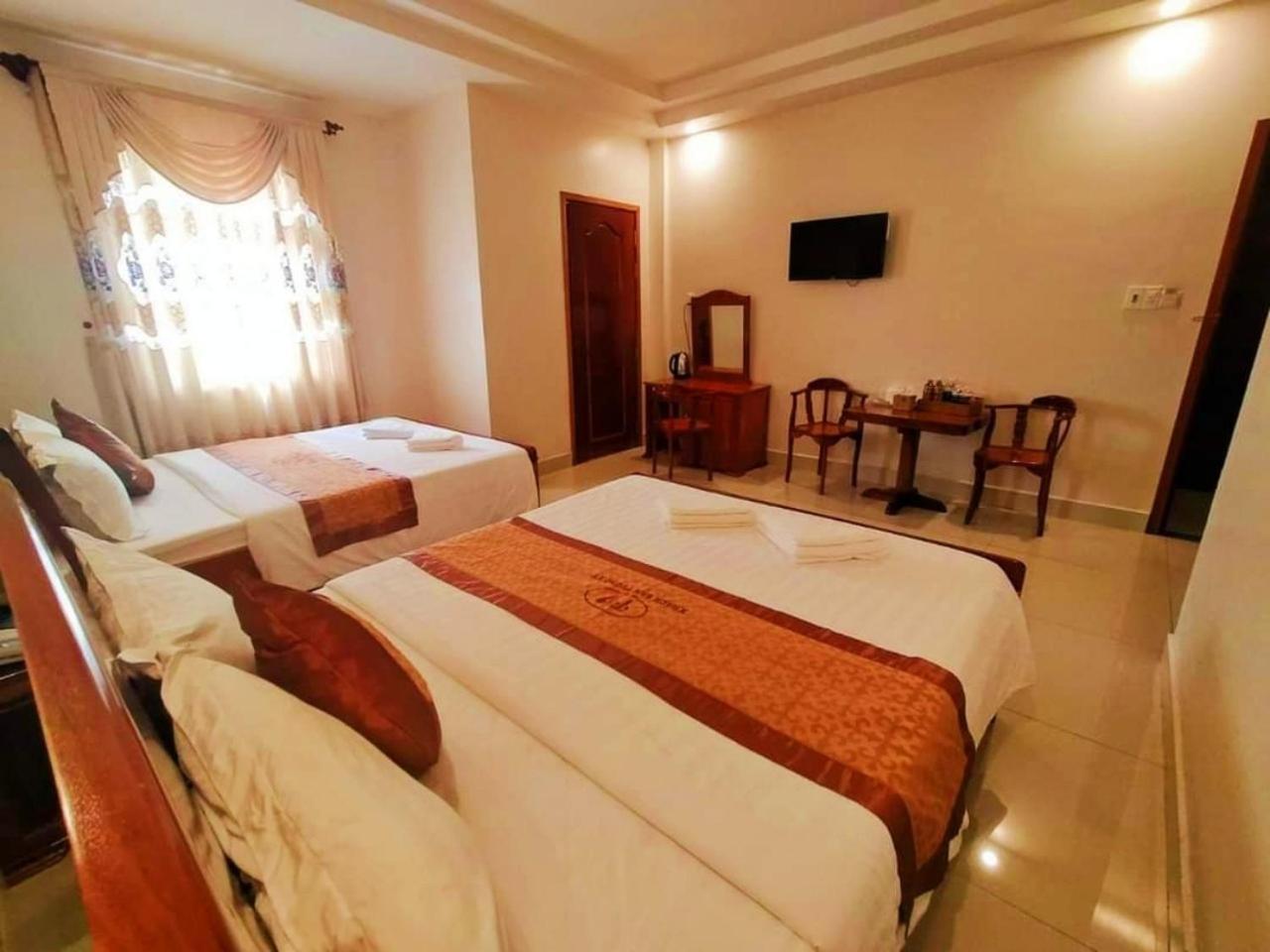 Khach San Tuong Vy Hotel Rạch Giá Buitenkant foto
