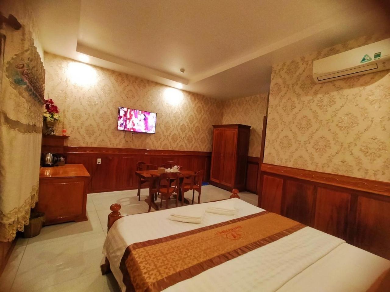 Khach San Tuong Vy Hotel Rạch Giá Buitenkant foto
