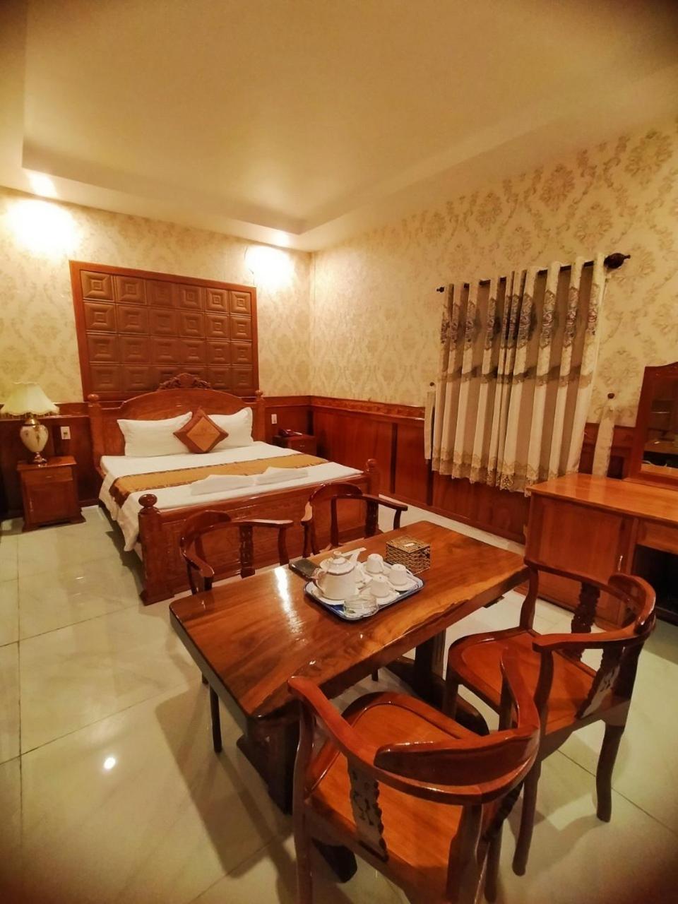 Khach San Tuong Vy Hotel Rạch Giá Buitenkant foto