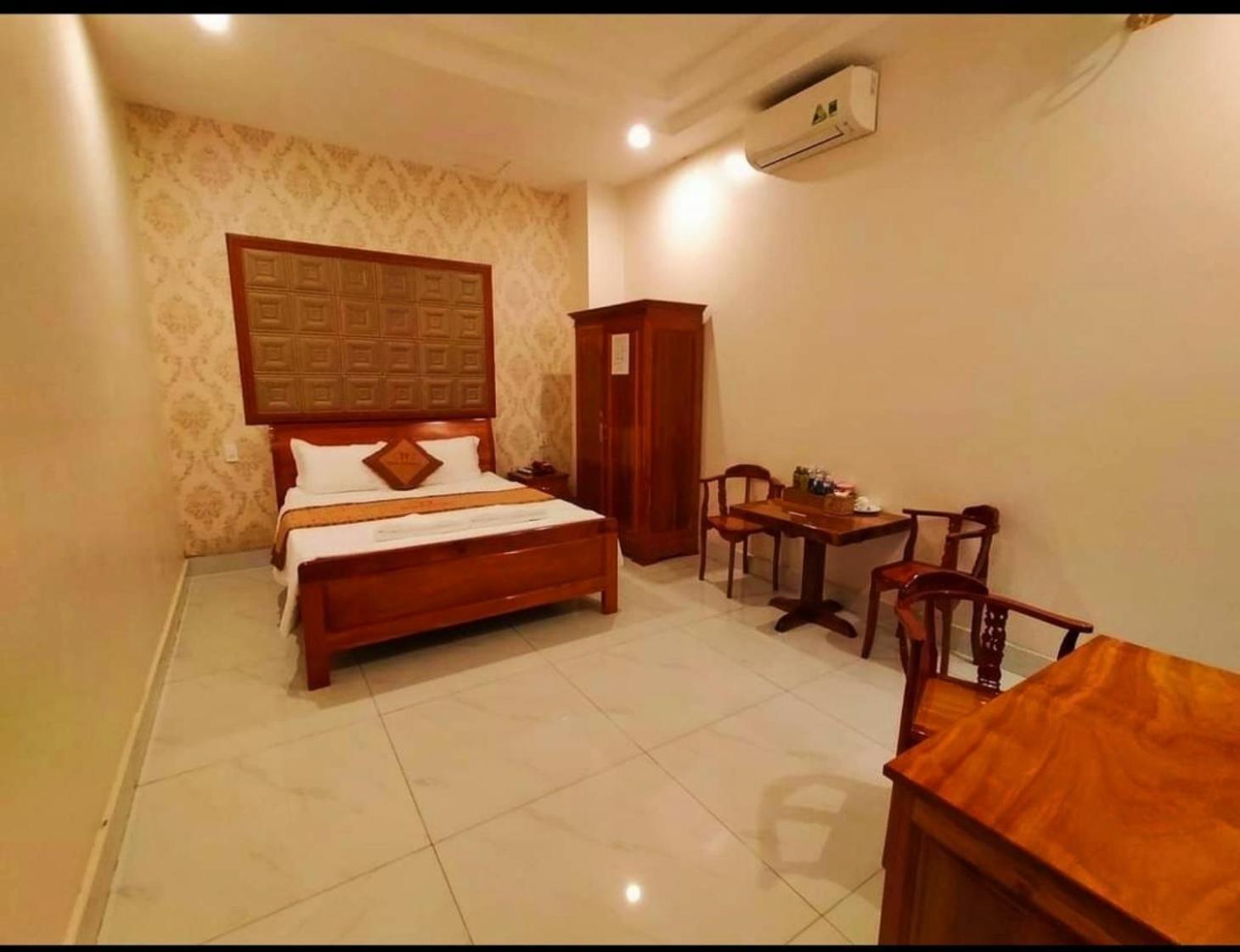 Khach San Tuong Vy Hotel Rạch Giá Buitenkant foto