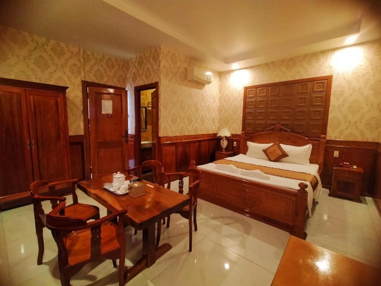 Khach San Tuong Vy Hotel Rạch Giá Buitenkant foto