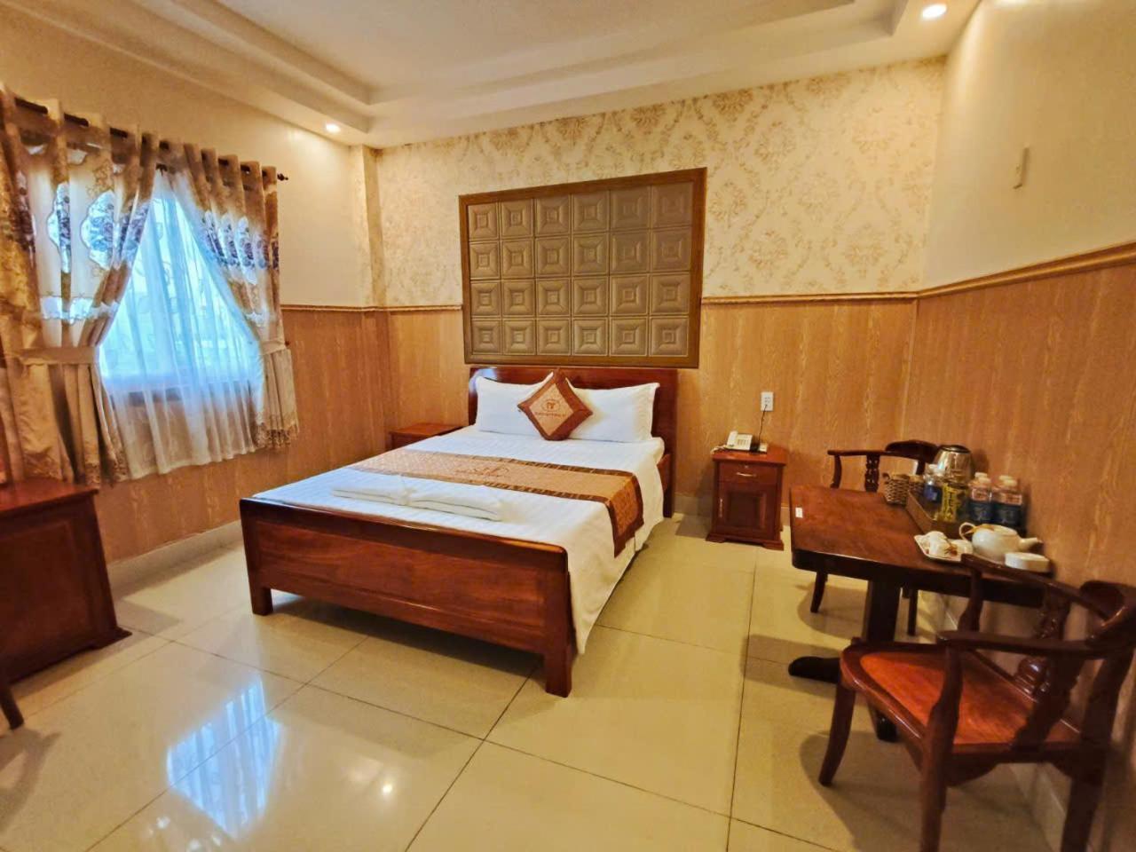 Khach San Tuong Vy Hotel Rạch Giá Buitenkant foto