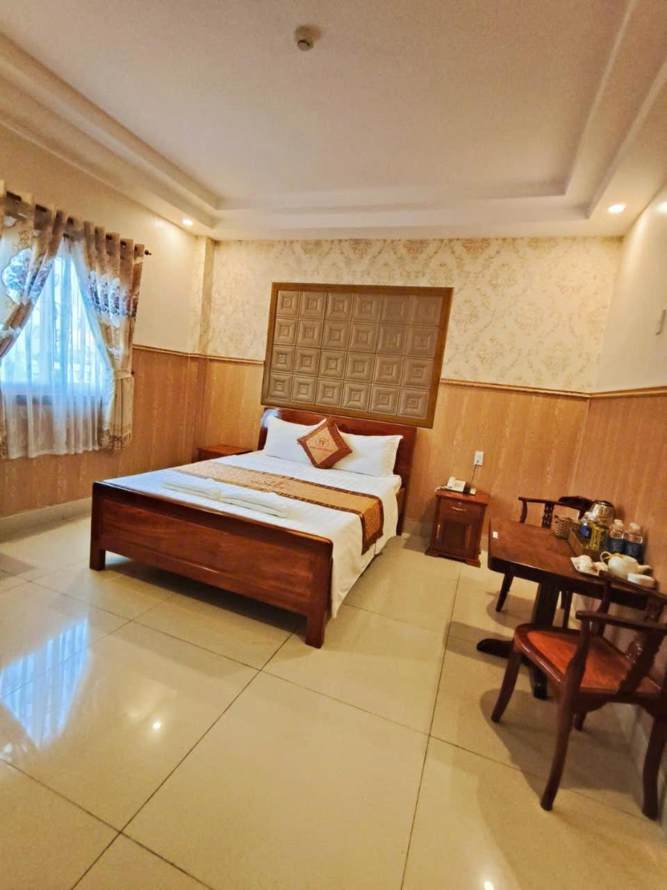 Khach San Tuong Vy Hotel Rạch Giá Buitenkant foto