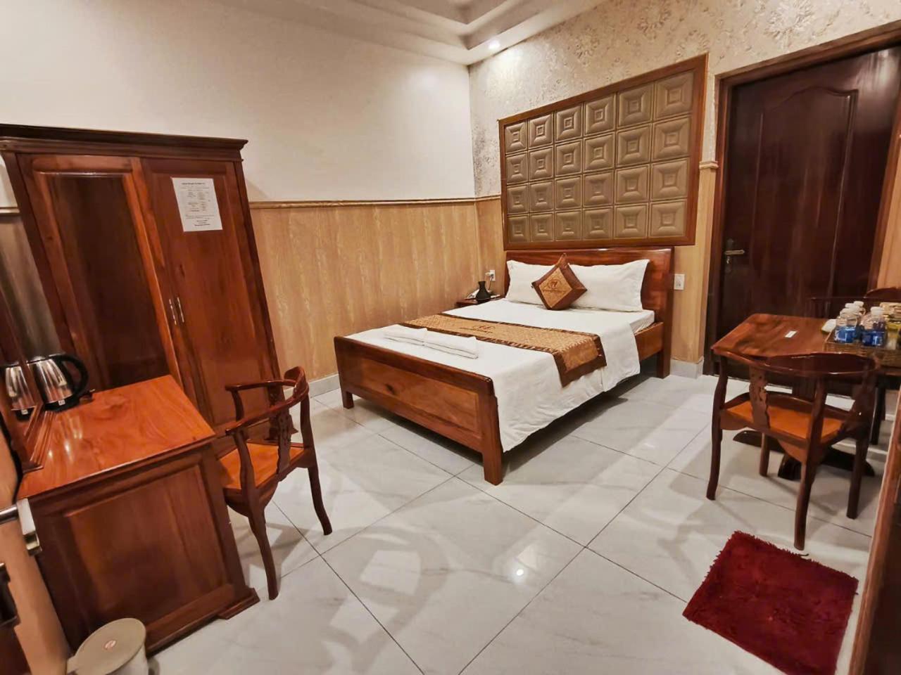 Khach San Tuong Vy Hotel Rạch Giá Buitenkant foto