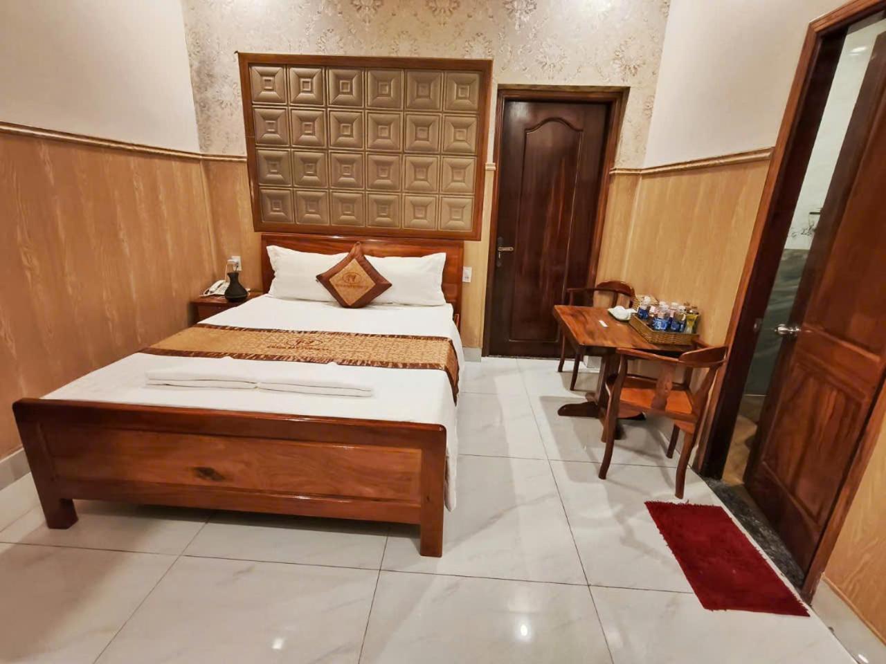 Khach San Tuong Vy Hotel Rạch Giá Buitenkant foto