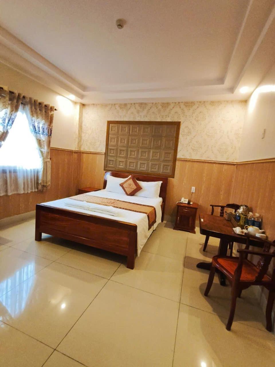 Khach San Tuong Vy Hotel Rạch Giá Buitenkant foto