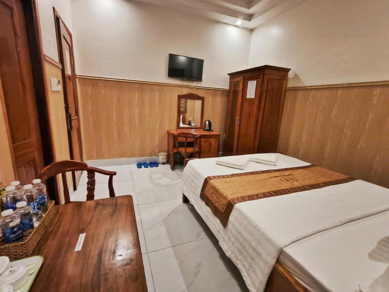 Khach San Tuong Vy Hotel Rạch Giá Buitenkant foto