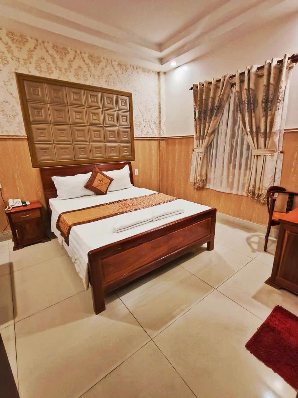Khach San Tuong Vy Hotel Rạch Giá Buitenkant foto
